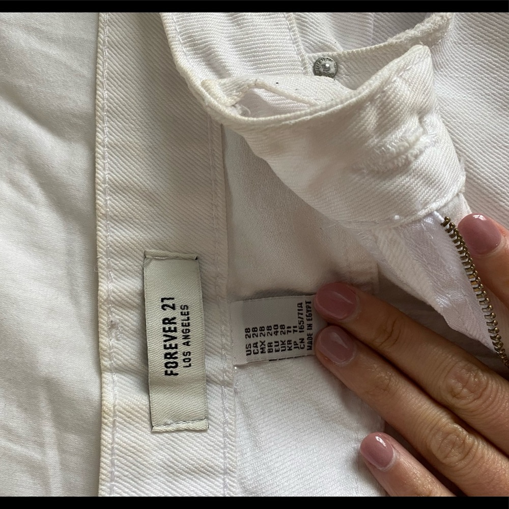 White boyfriend jeans